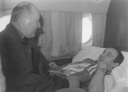 С врачом-космонавтом В.В. Поляковым после полета.